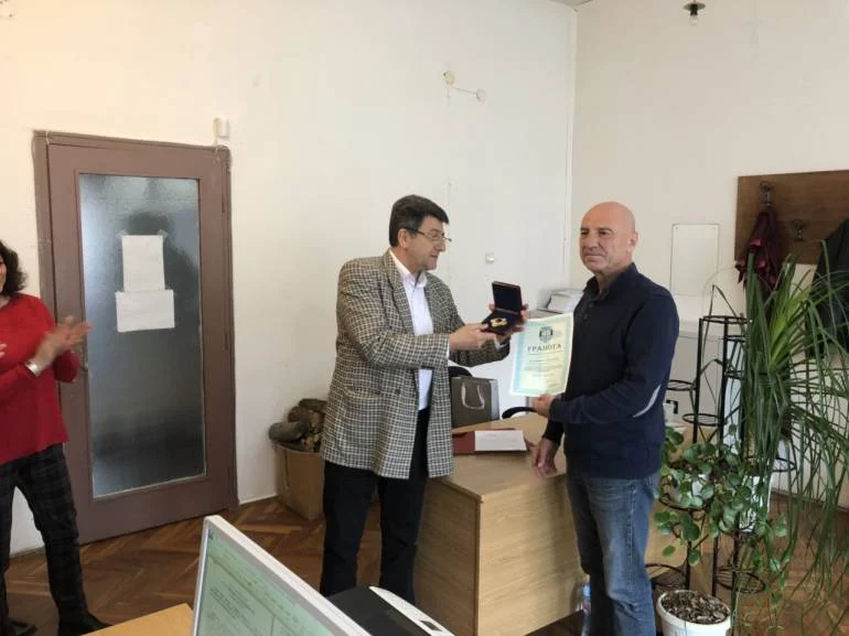 награда сариев
