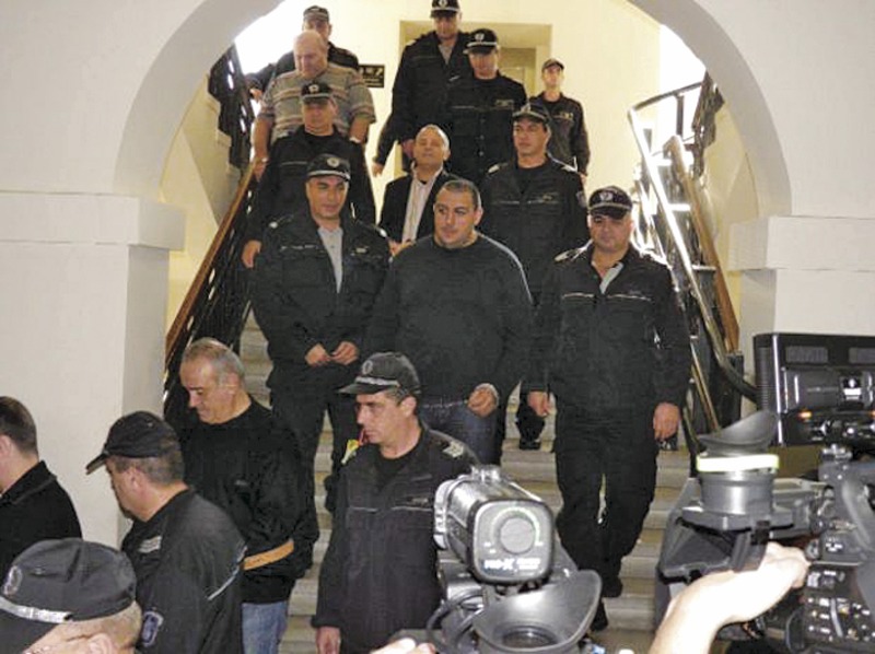 ТПС Подсъдимите "Килъри" излизат от съдебната зала след поредното съдебно заседание.