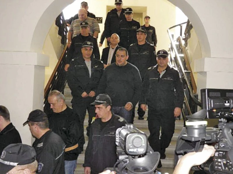 ТПС Подсъдимите "Килъри" излизат от съдебната зала след поредното съдебно заседание.