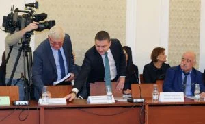 Парламент комисия по бюджет и финанси