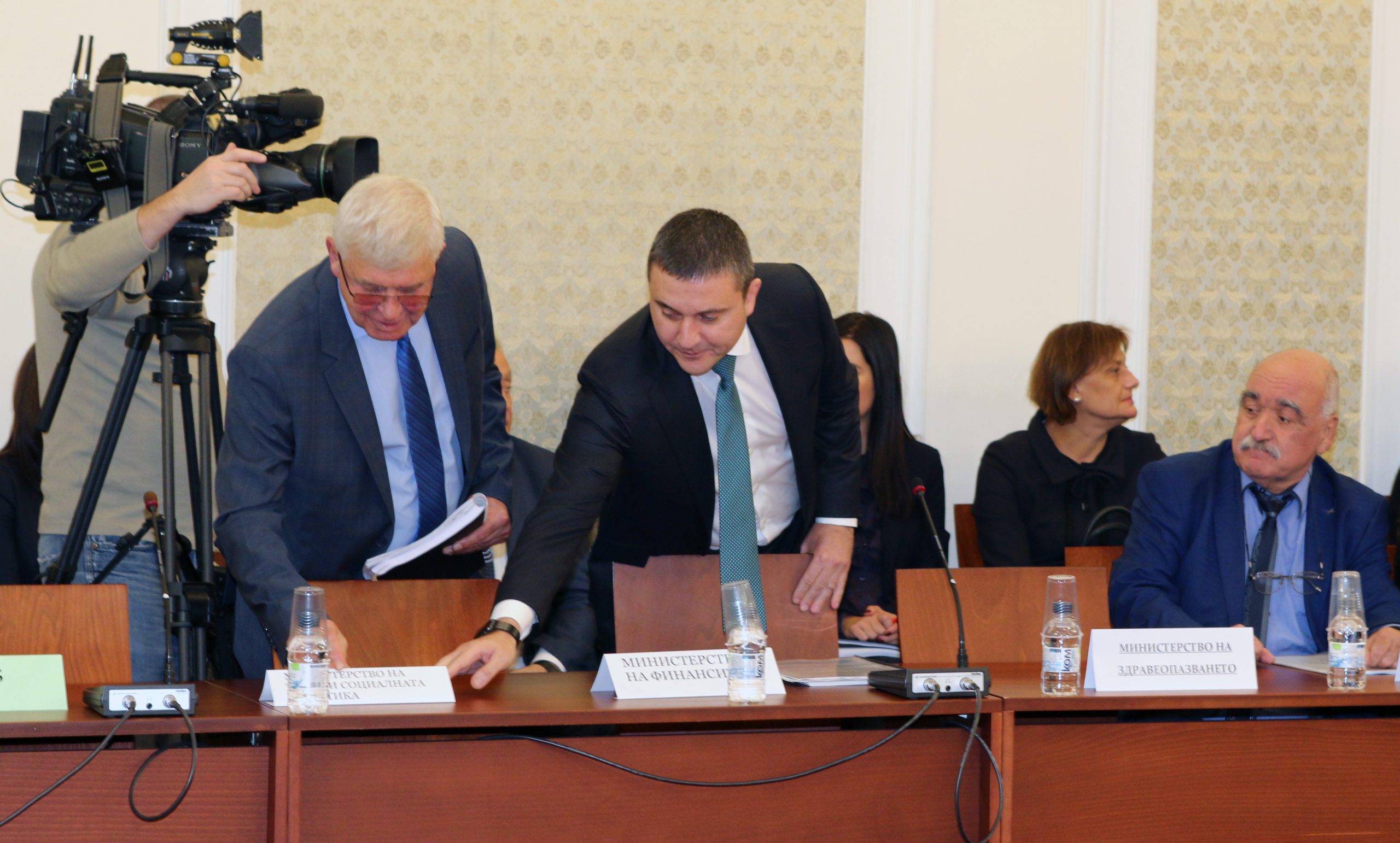 Парламент комисия по бюджет и финанси