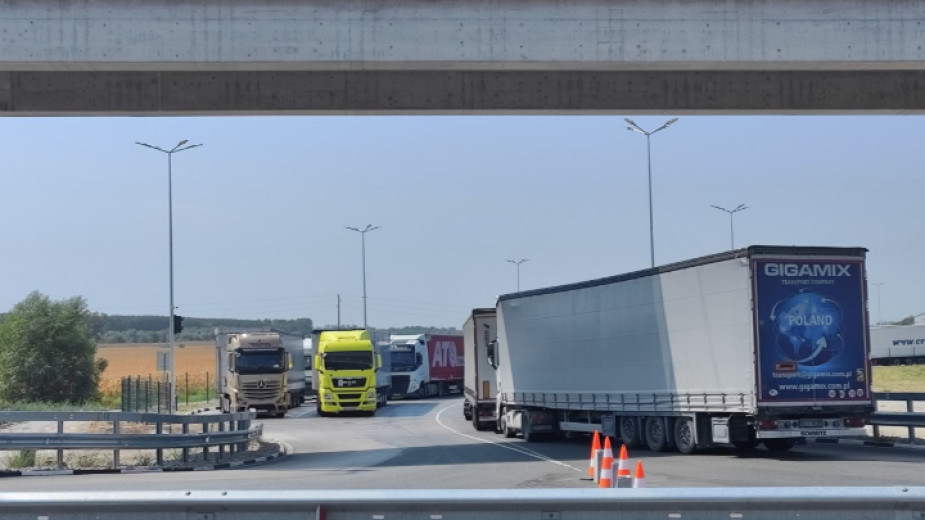 Работна група ще предложи изграждането на държавни буферни паркинги на граничните пунктове