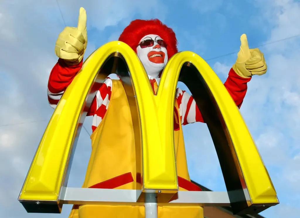 McDonald's и ужасяващата история как изчезна клуонът Роналд Макдоналд