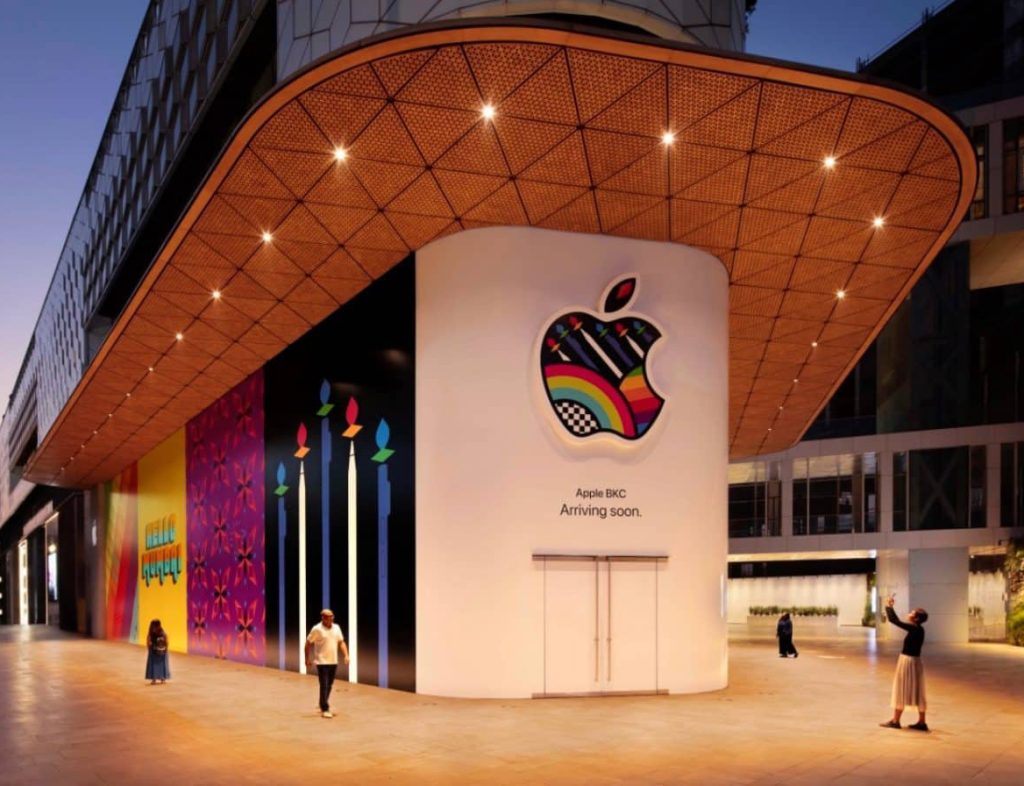 Apple е с обвинение в шпионаж на служители чрез лични устройства и акаунти