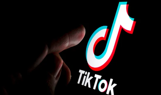 TikTok възобнови услугата си в САЩ, Великобритания разследва TikTok заради защитата на децата от вредно съдържание, ЕК установи нарушения в защитата на непълнолетните потребители в TikTok