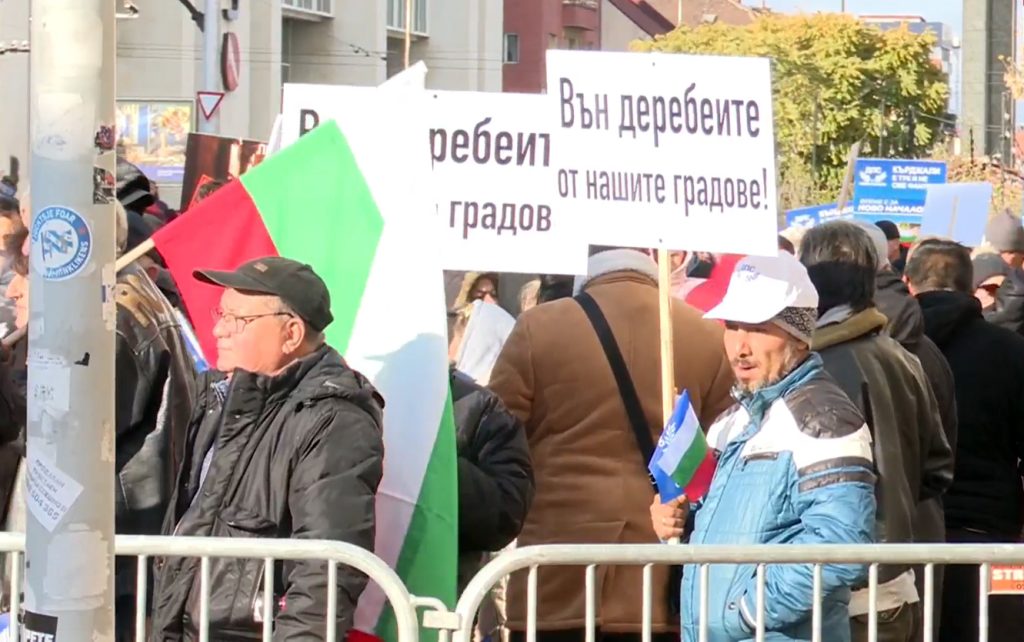 Центърът на София е блокиран от полиция и протестиращи