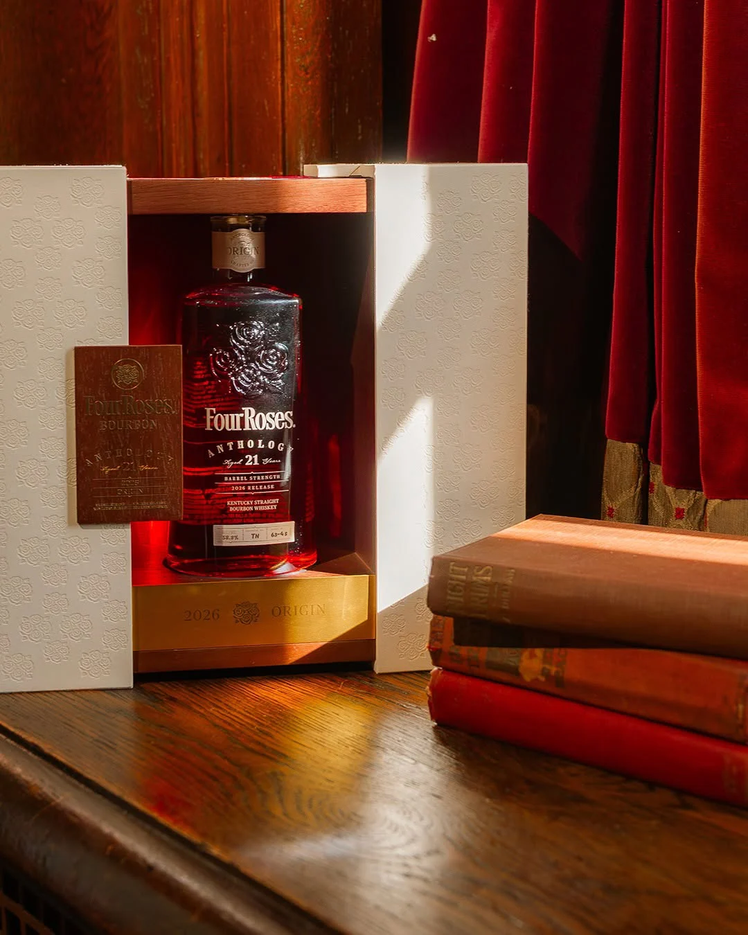 Four Roses атакува луксозния колекционерски клас уискита със серията Anthology 1 Four Roses атакува луксозния колекционерски клас уискита със серията Anthology