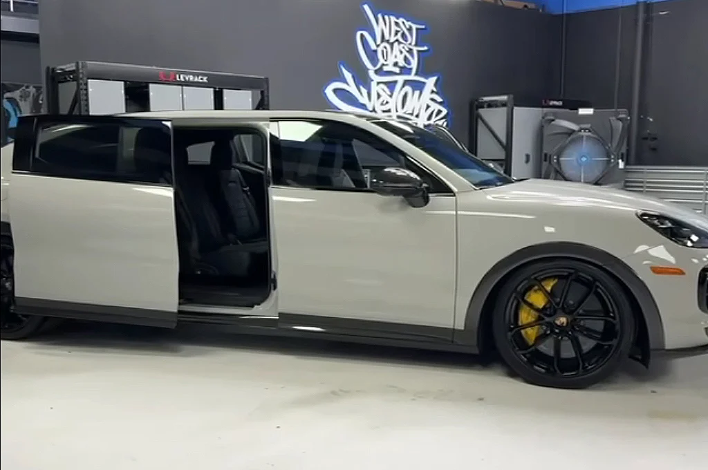 Марк Зукърбърг трансформира Porsche Cayenne в луксозен миниван