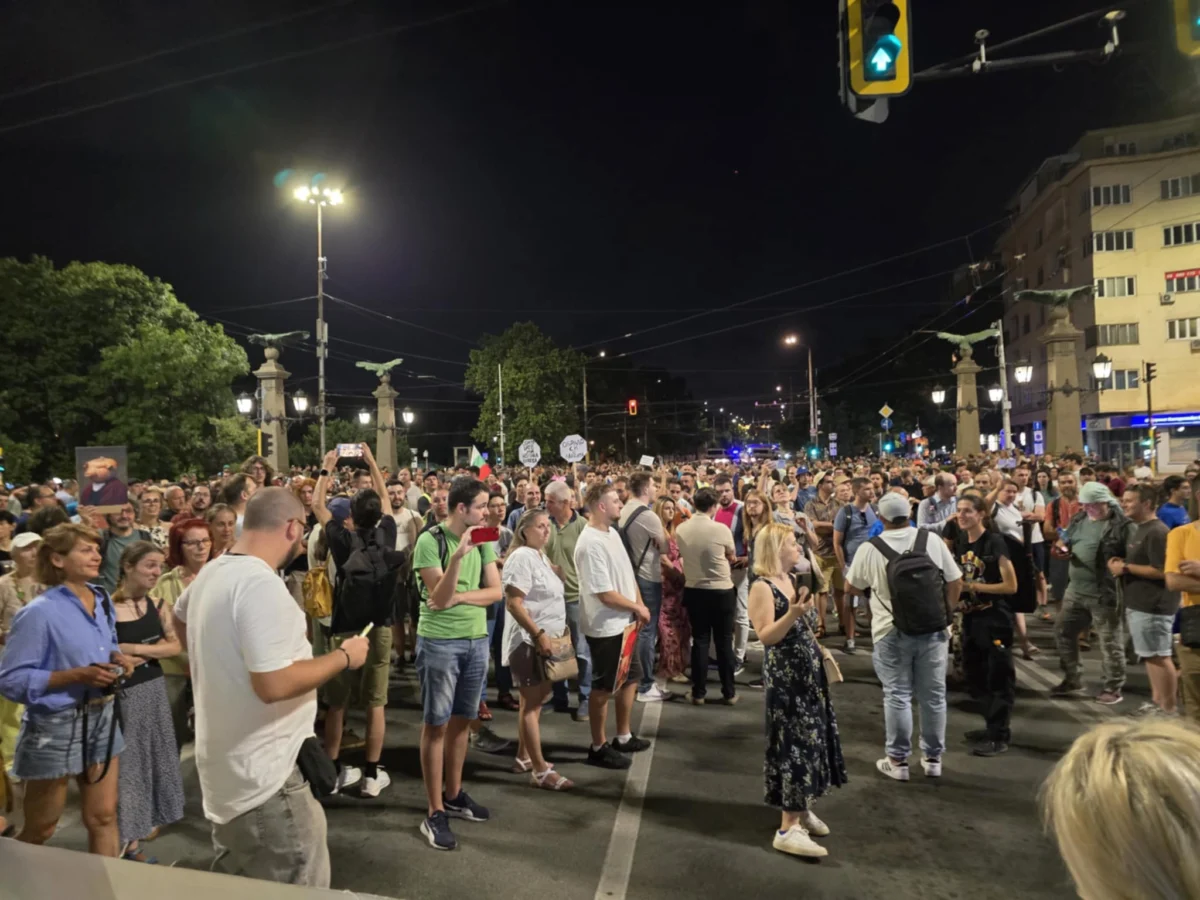 Протестът срещу Борислав Сарафов блокира "Орлов мост" /снимки/ 11 gei3hyw1