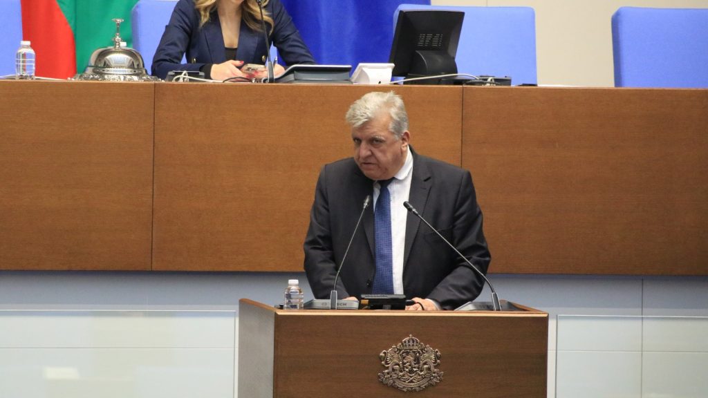 Осем министри отговарят на депутатски въпроси по време на парламентарния контрол 6 Осем министри отговарят на депутатски въпроси по време на парламентарния контрол