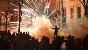 Поредна нощ на протести и сблъсъци с полицията в Грузия