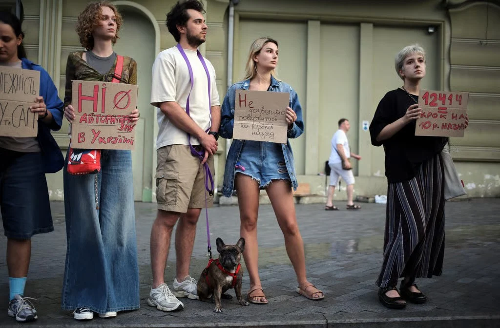 Защо украинците са бесни на Зеленски? 2 gettyimages 2226609615