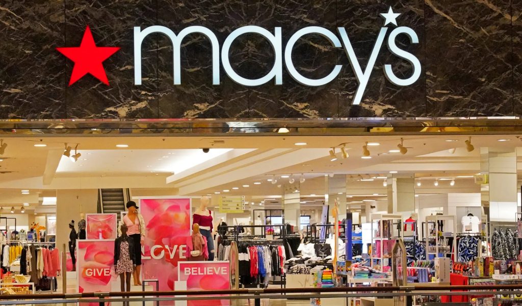 Веригата Macy's открива свой служител скрил разходи на стойност до 154 млн. долара