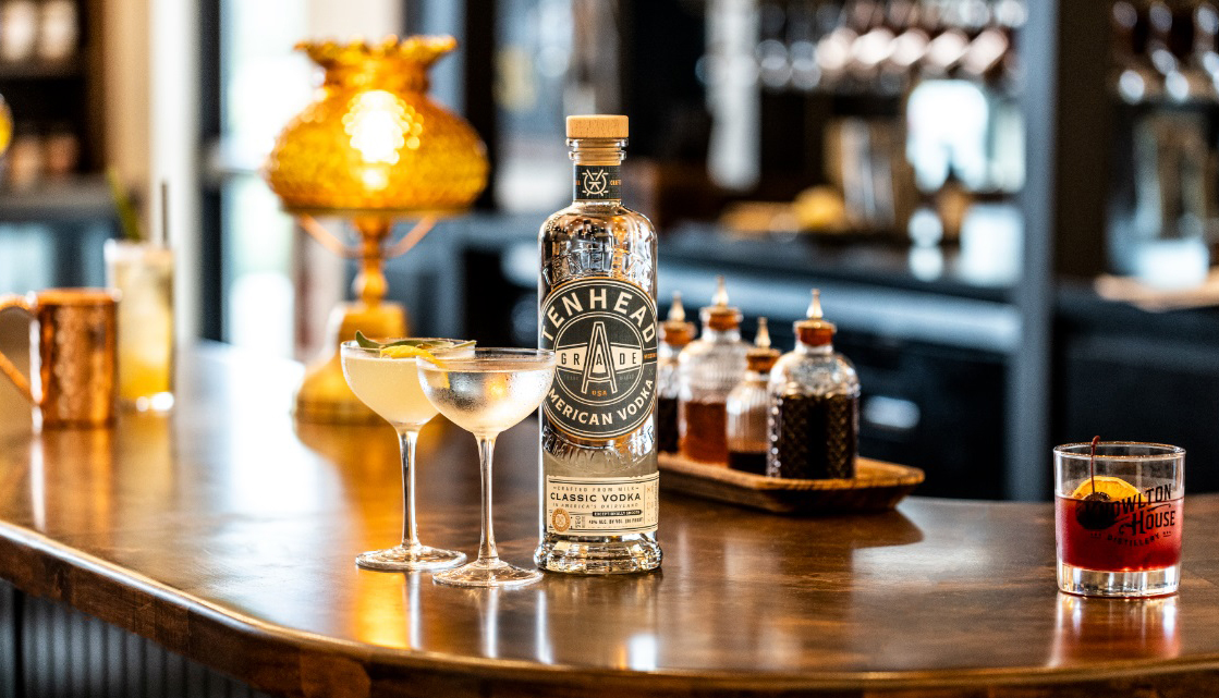 Knowlton House Distillery предлага TenHead: водка и джин от мляко 1 Knowlton House Distillery предлага TenHead : водка и джин от мляко