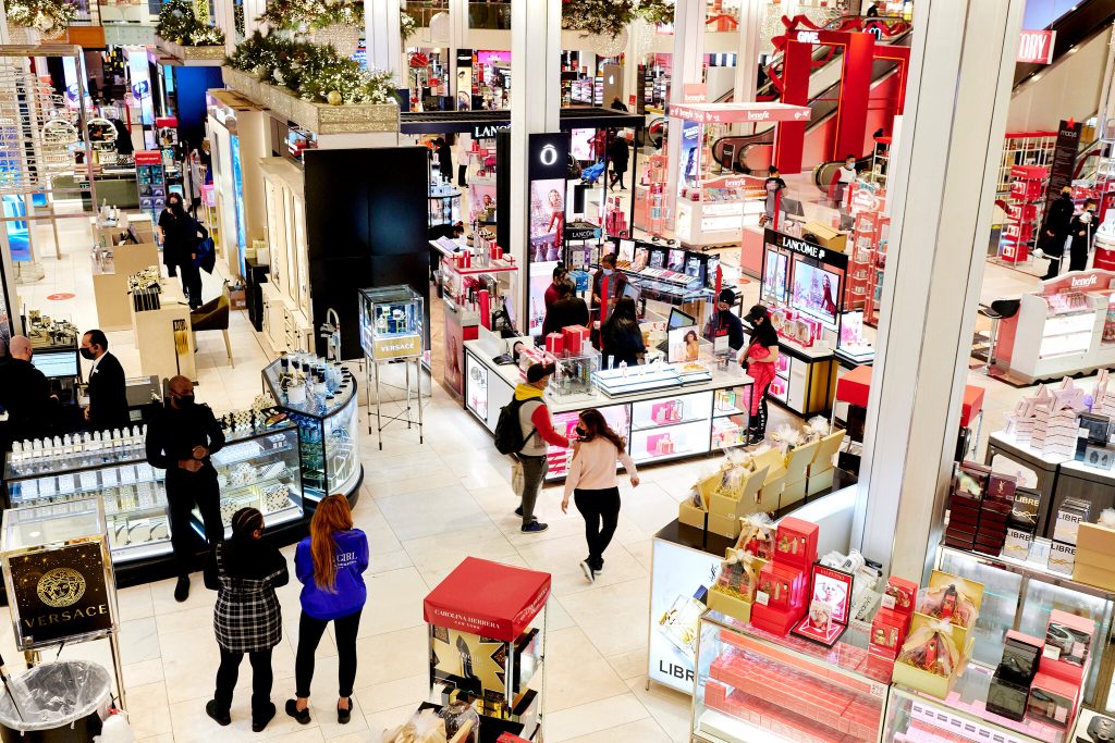 Веригата Macy's открива свой служител скрил разходи на стойност до 154 млн. долара