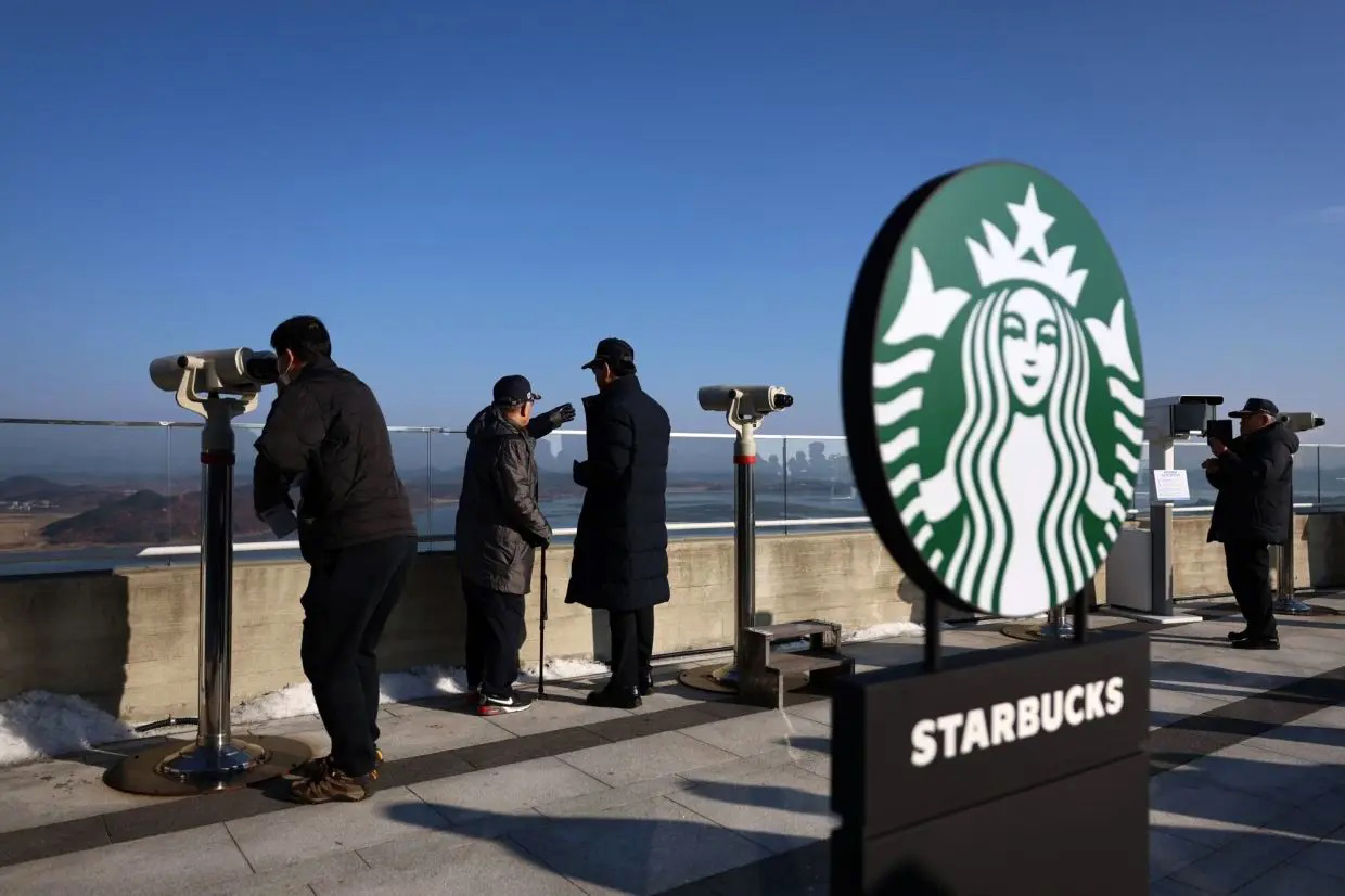 Starbucks отваря кафене с изглед към Северна Корея