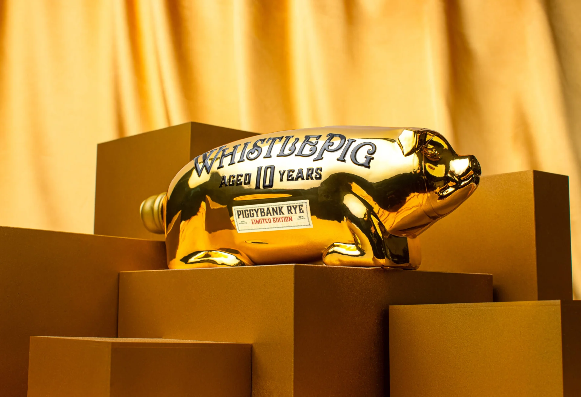 WhistlePig 10-Year-Old Rye със златен свински декантер за специално издание ръжено уиски