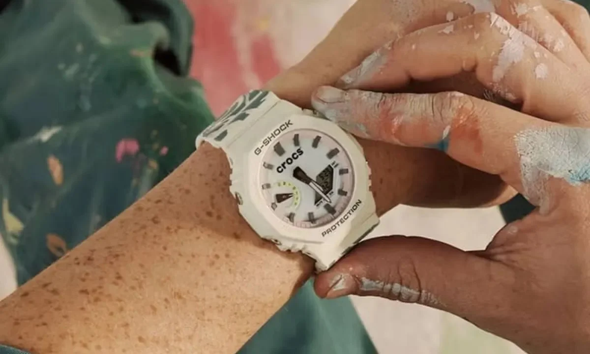 Crocs и Casio с нестандартен моден ход - нов модел сабо и часовник в едно