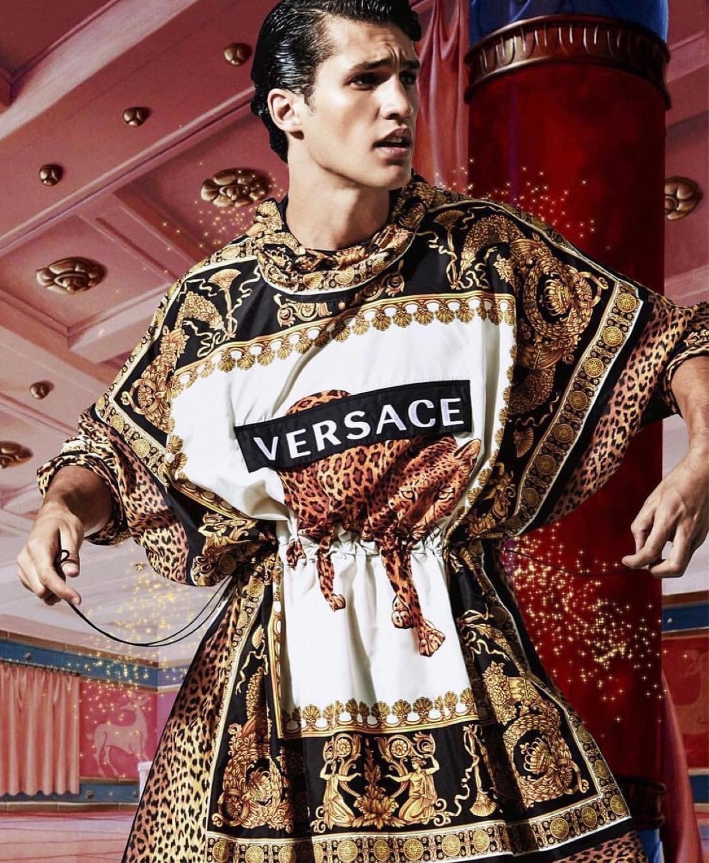 Prada пред сделка за придобиване на Versace срещу 1 милиард евро