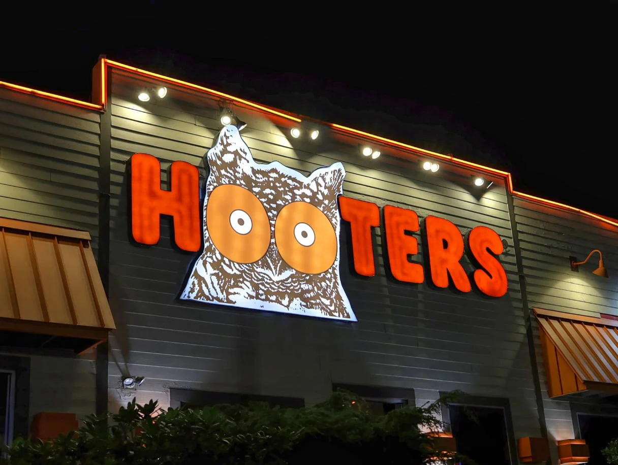 Веригата ресторанти Hooters обяви банкрут