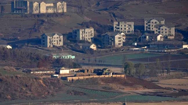 Starbucks отваря кафене с изглед към Северна Корея