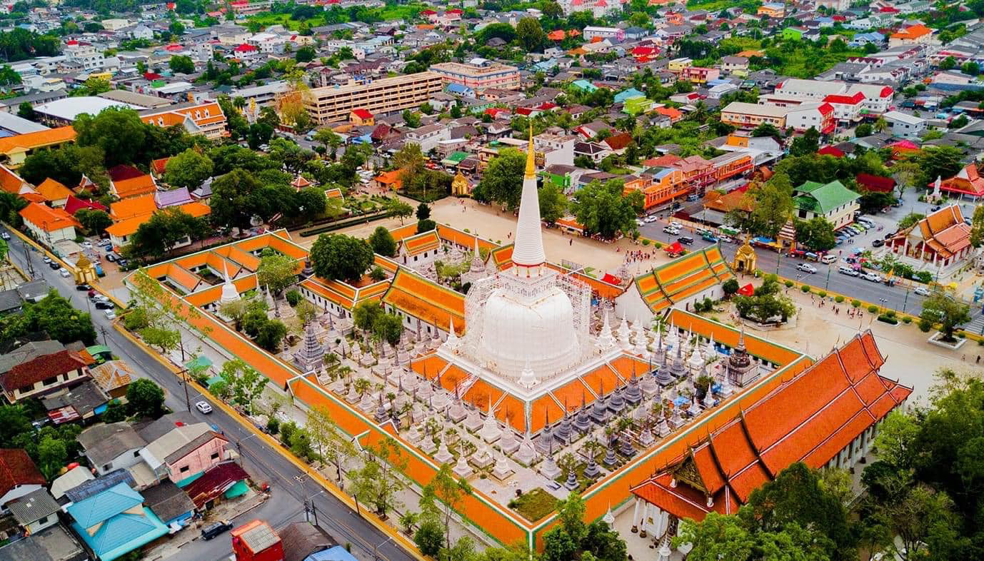 Тайланд предлага включването на храма Wat Phra Mahathat Woramahawihan в списъка на UNESCO 5 Правителството на Тайланд одобри включването на храм Wat Phra Mahathat Woramahawihan в списъка на UNESCO
