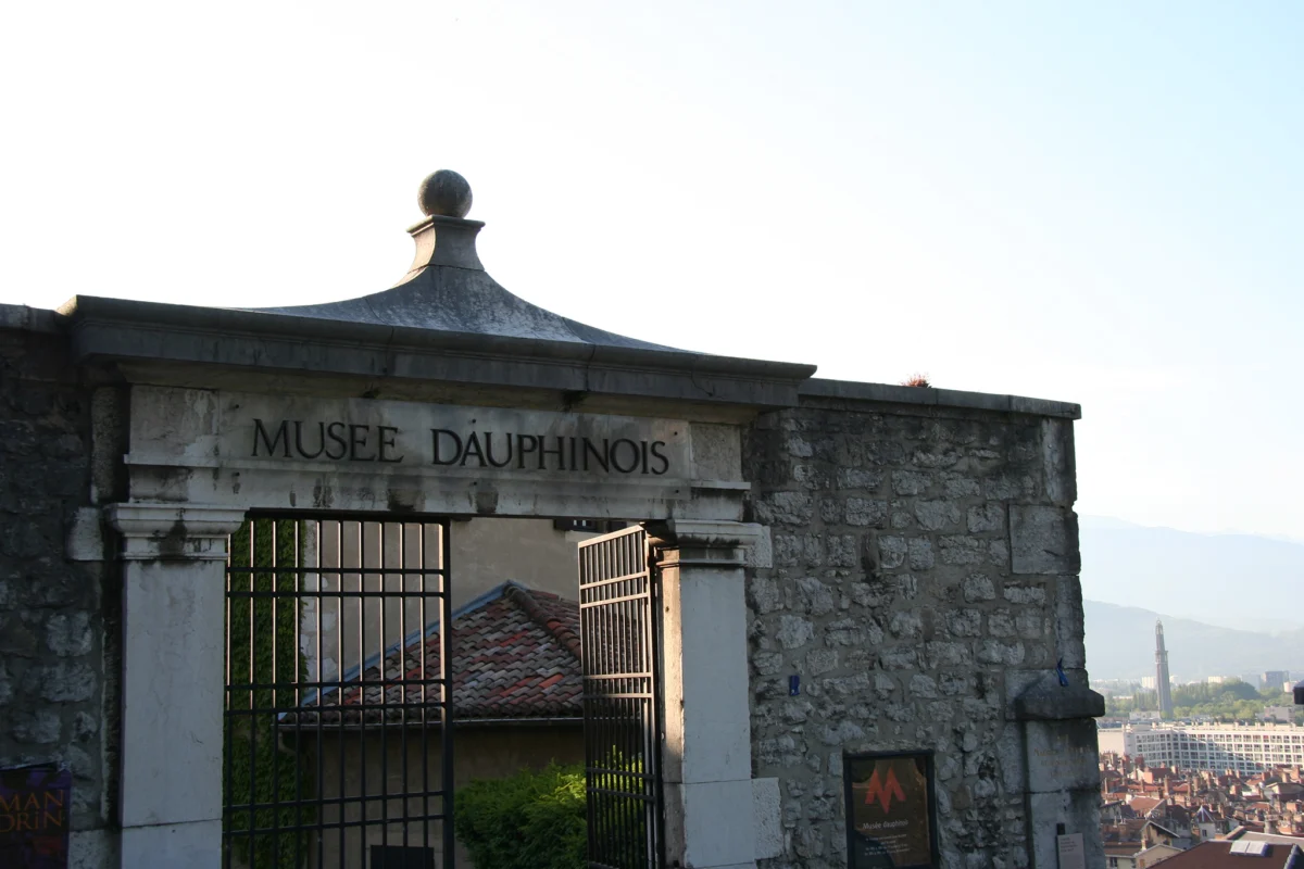 grenobul muzeqt dafinoa