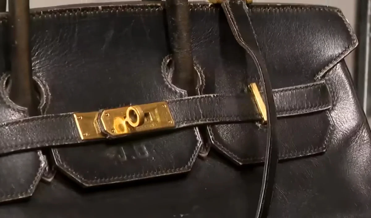 Оригиналната чанта Hermès на Джейн Бъркин отива на търг в Париж
