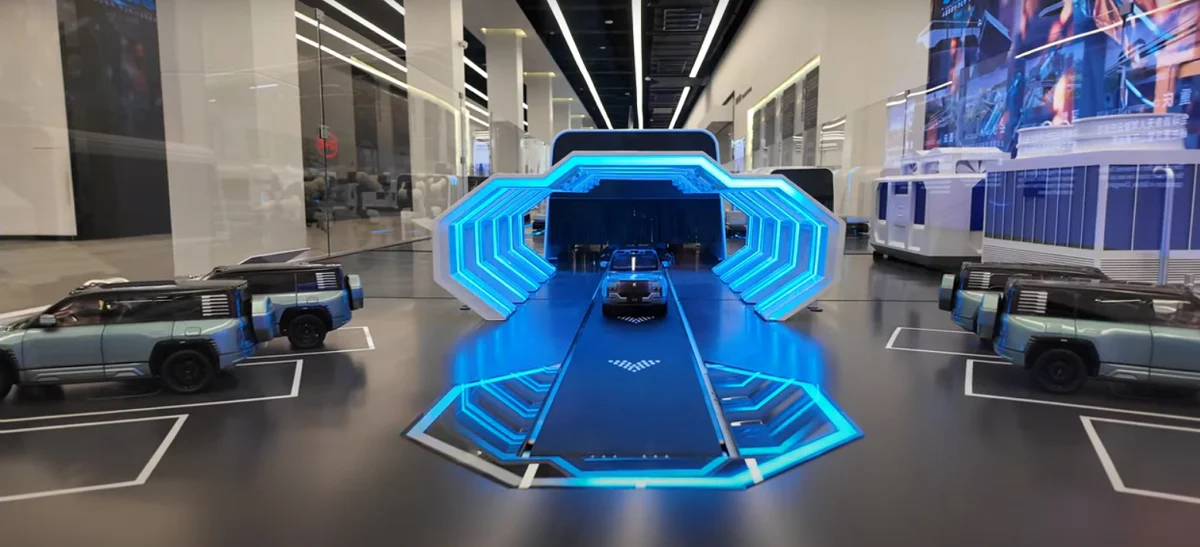 Заводите за електромобили в Китай се превърнаха в туристически атракции