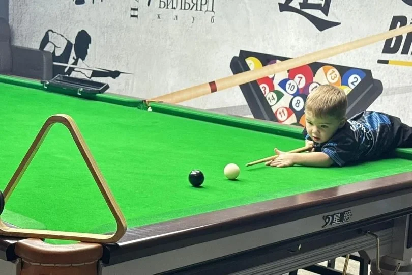 Двегодишният Джуд Оуенс стана най-младият човек с два снукър рекорда в историята на Гинес