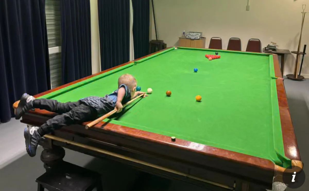 Двегодишният Джуд Оуенс стана най-младият човек с два снукър рекорда в историята на Гинес