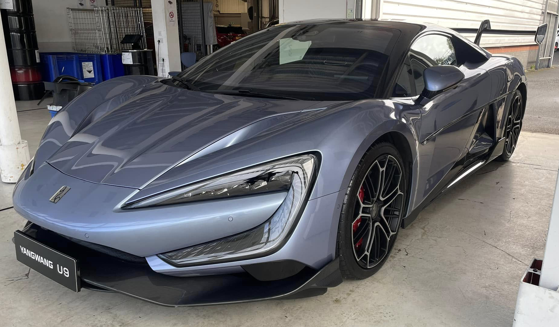BYD представи суперавтомобила YangWang U9, който скача на 6 метра