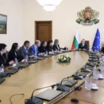 Правителството подготвя мерки с участието на бизнеса, съобщи Гюров