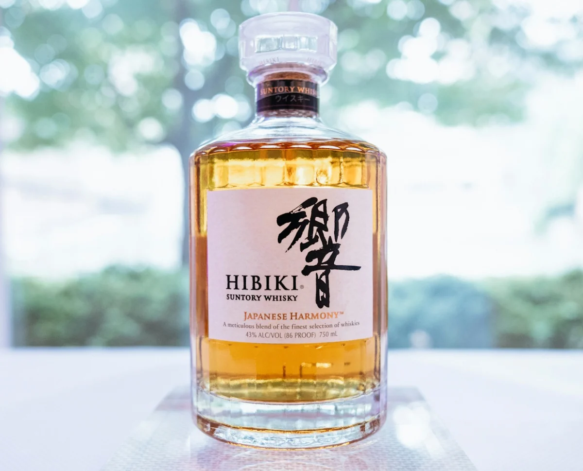 Шефът на компанията за напитки Suntory подава оставка след разследване за наркотици