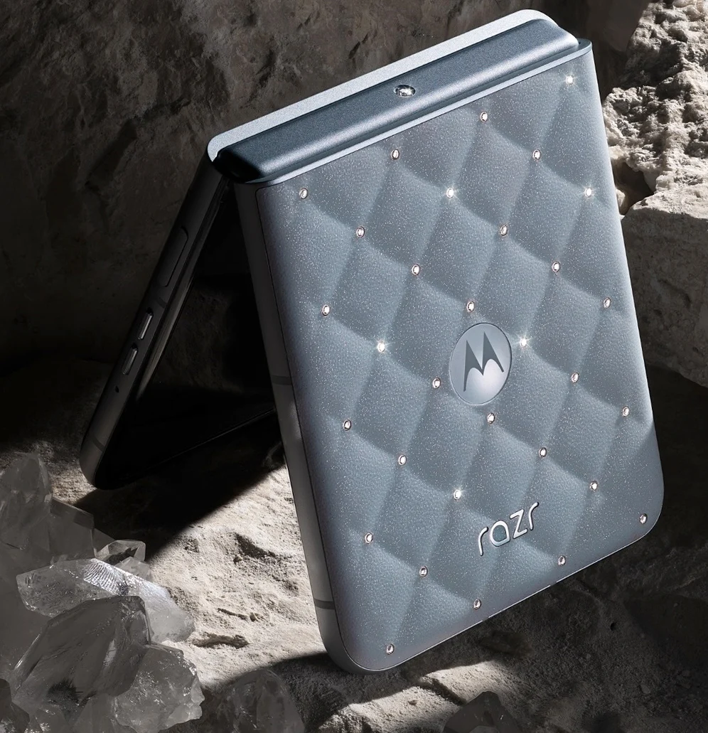 Motorola и Swarovski обединяват сили за ултралуксозен модел Razr с кристали