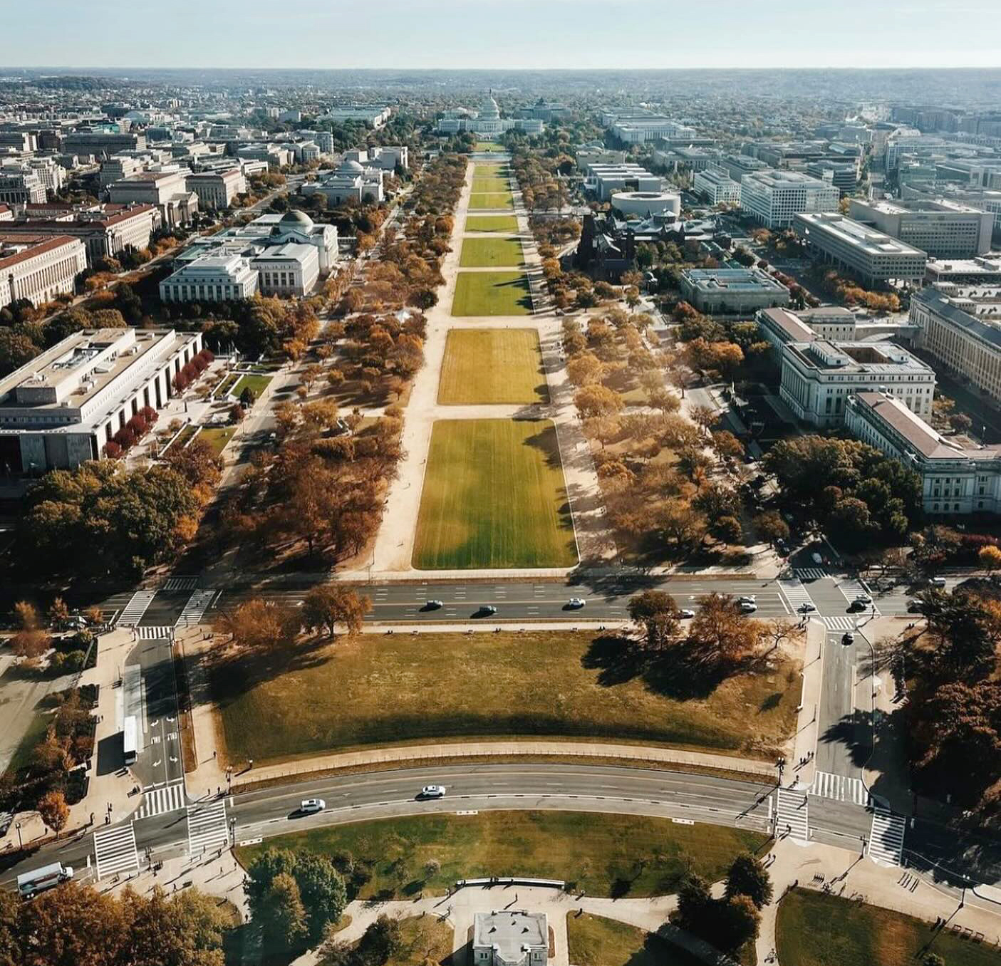 Марк Зукърбърг обмисля да купи имот във Вашингтон за да работи в тясно сътрудничество с Доналд Тръмп