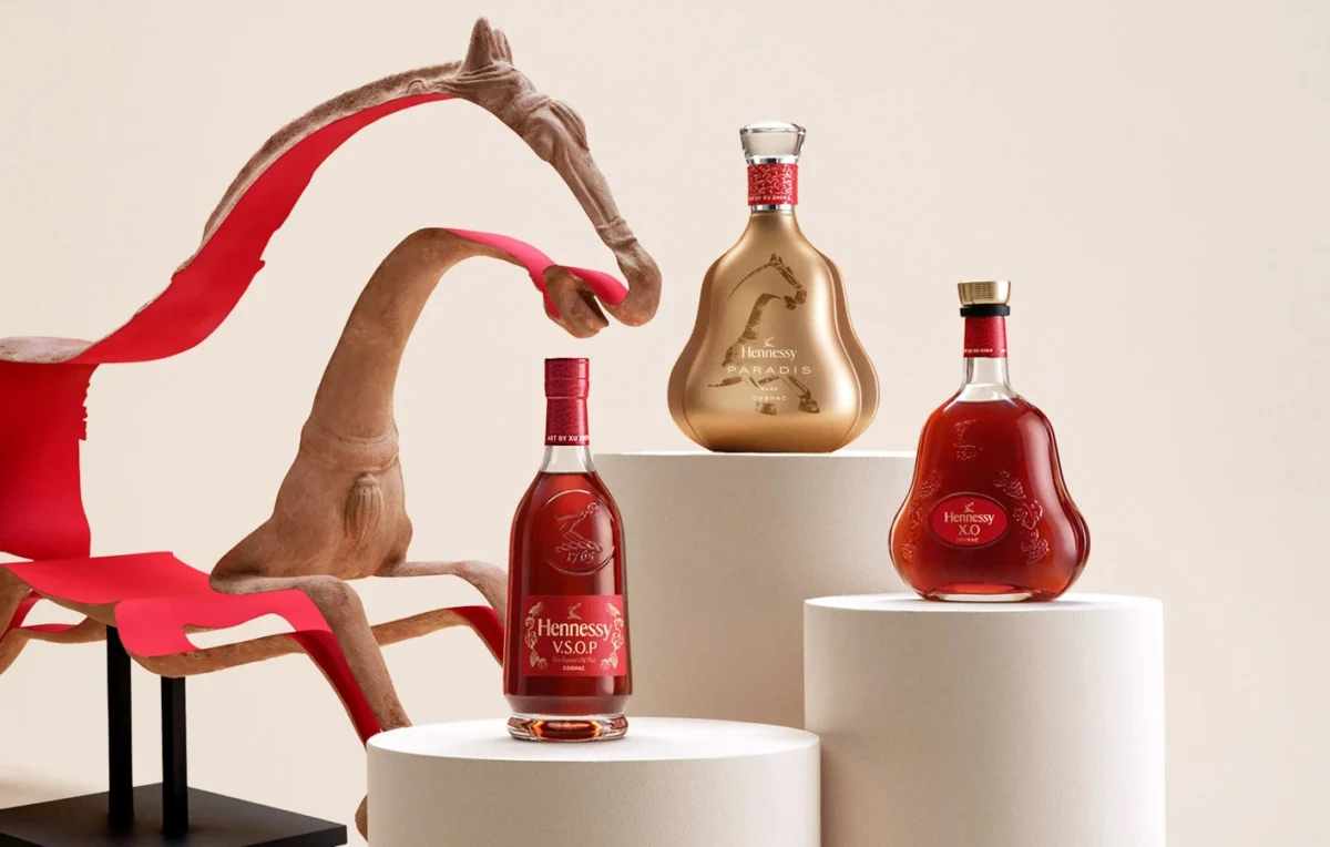 Hennessy със специални издания за "Годината на коня" в партньорство с Bee Cheng Hiang