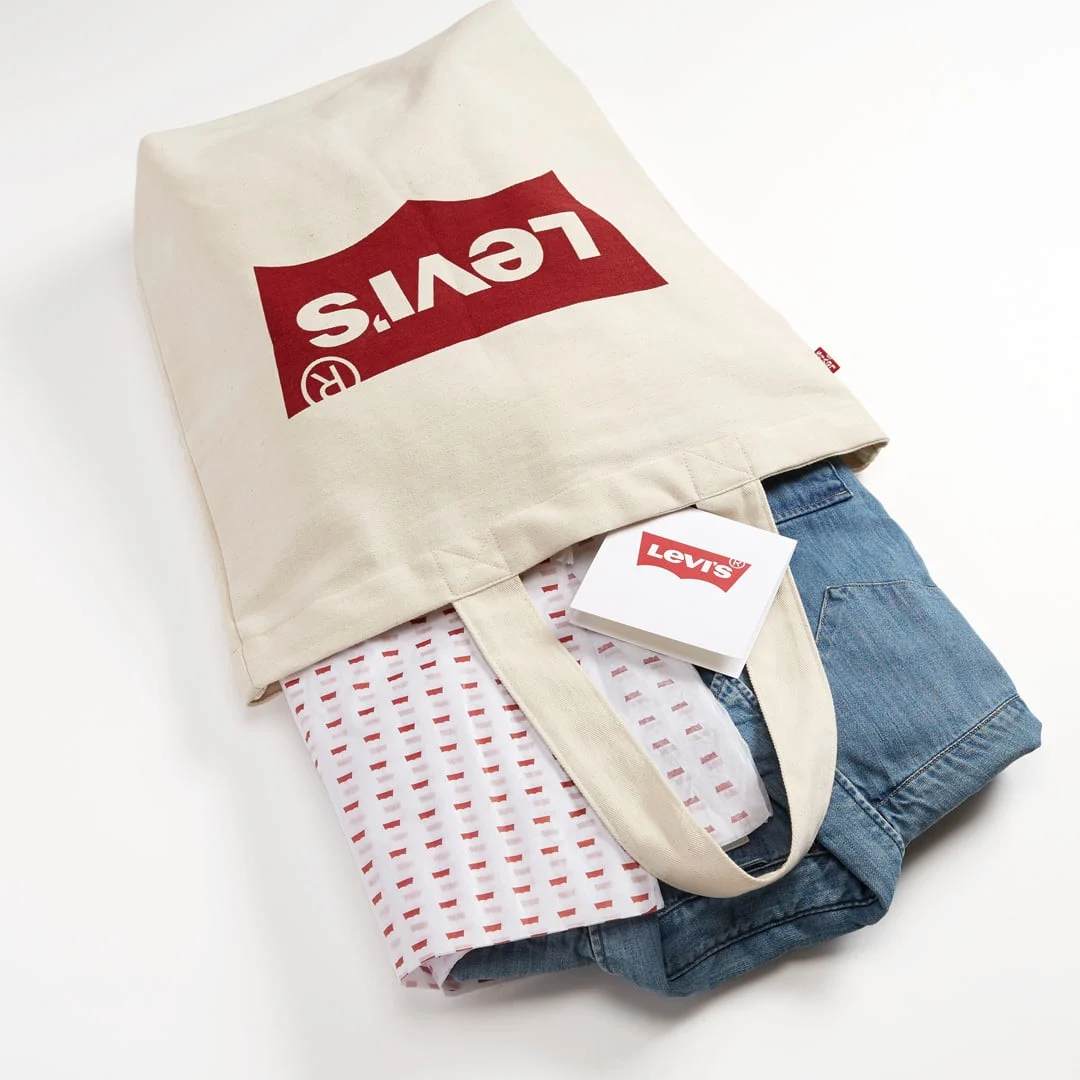 Levi Strauss продава Dockers на Authentic Brands Group за 311 млн. долара