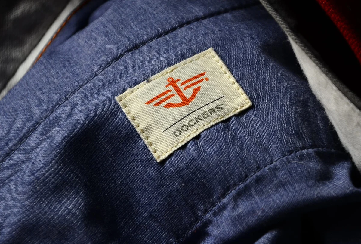 Levi Strauss продава Dockers на Authentic Brands Group за 311 млн. долара