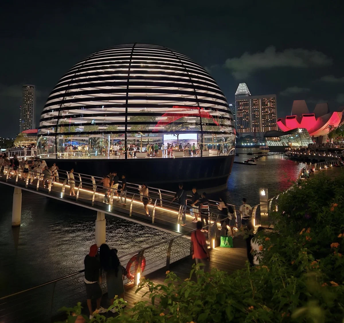 Икономиката на Сингапур изненада с ръст от 4.3% въпреки глобалната несигурност