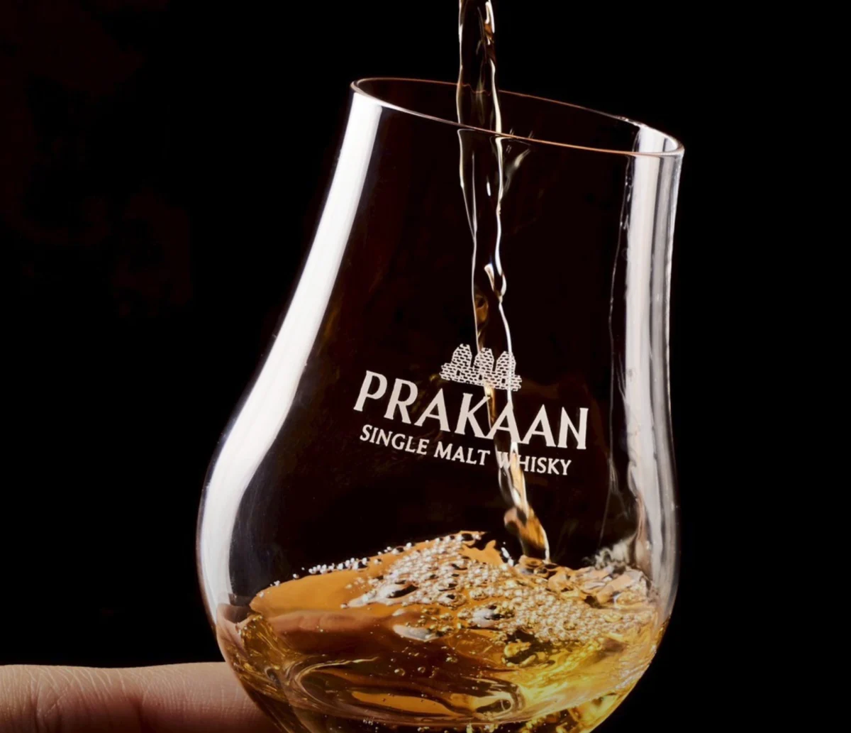 Prakaan поставя тайландското уиски на световната сцена