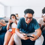 Meta въвежда ограничения и родителски контрол за тийнейджъри в Instagram