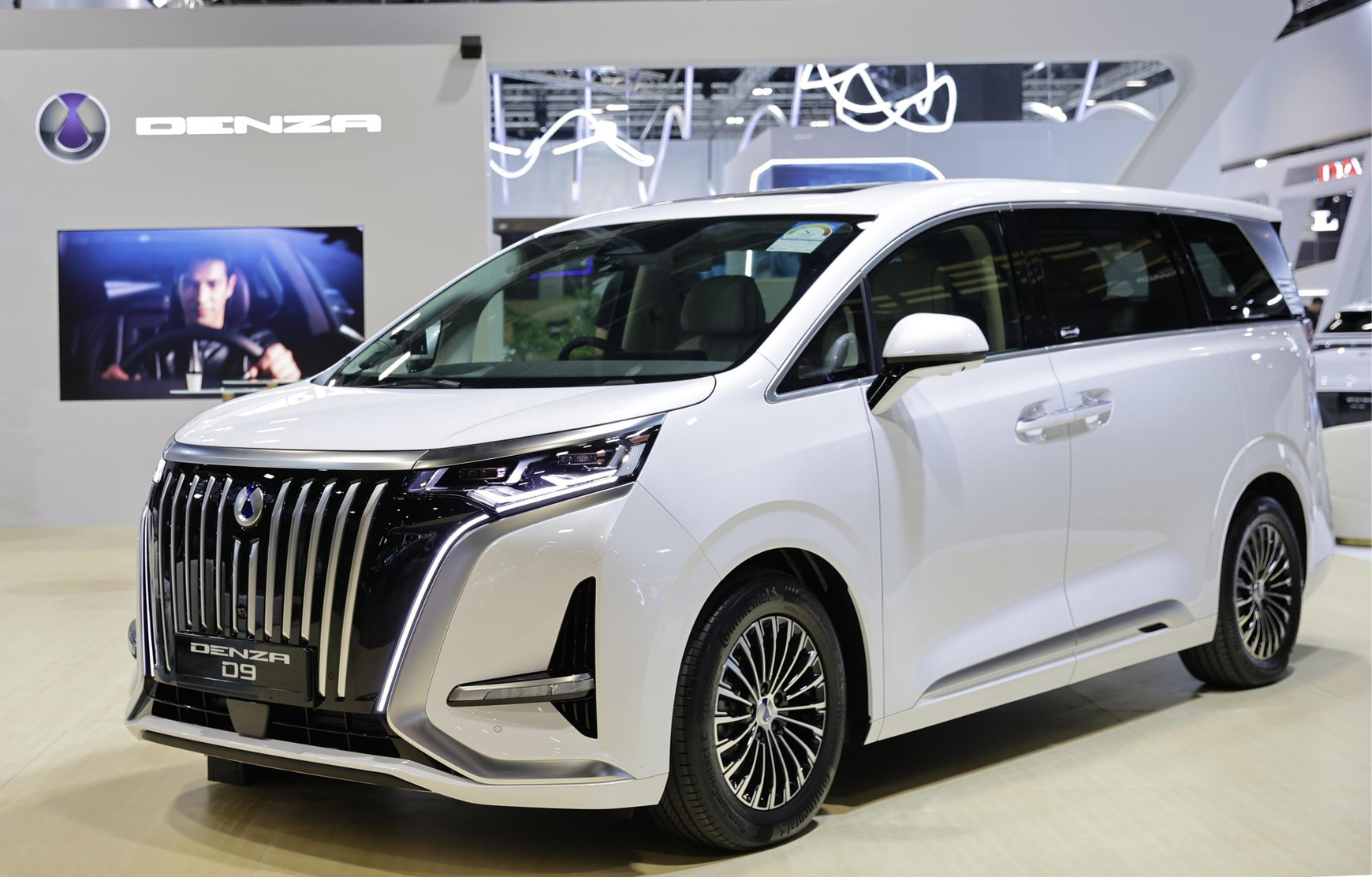 Автомобилният производител BYD пуска премиум марката DENZA в Индонезия