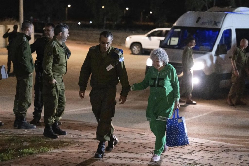 Какво разказват пуснатите на свобода израелски заложници 6 hostage 2