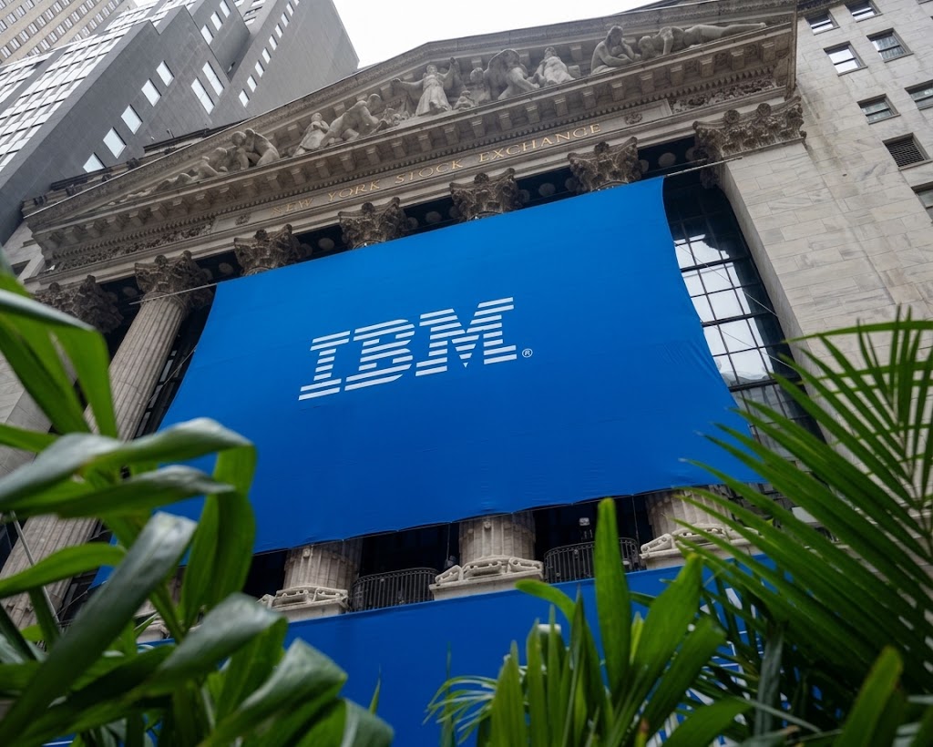 IBM отчете 17.1 млрд. долара приходи и повиши прогнозата си за растеж