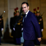 Франция ще пришпори производителите на оръжия, за да ускори военната помощ за Украйна