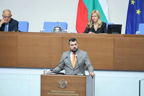Георг Георгиев с гневна декларация заради отхвърлени въпроси към външния министър