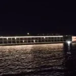 Круизен кораб с 238 души на борда заседна в река Дунав