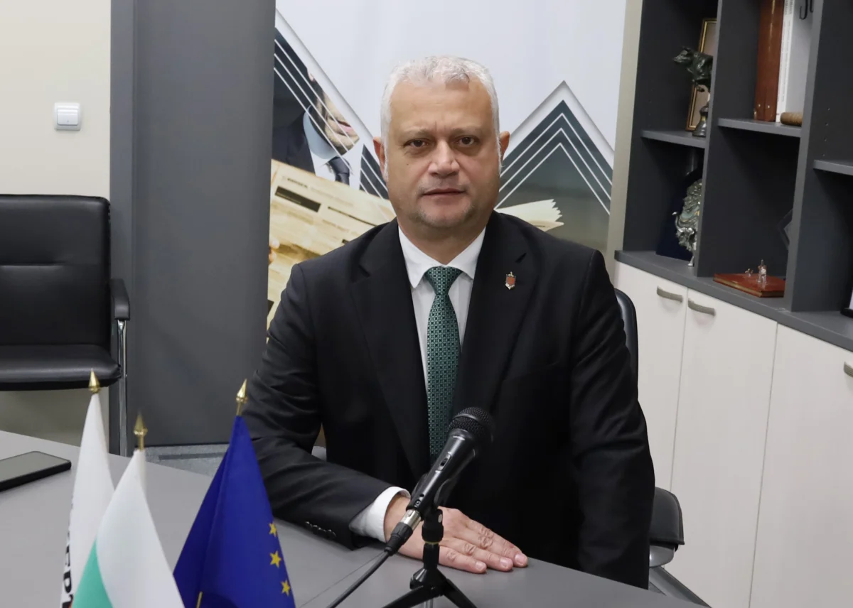 Дечев не изключи политическа провокация във връзка със спрелия камион в тунел „Витиня“