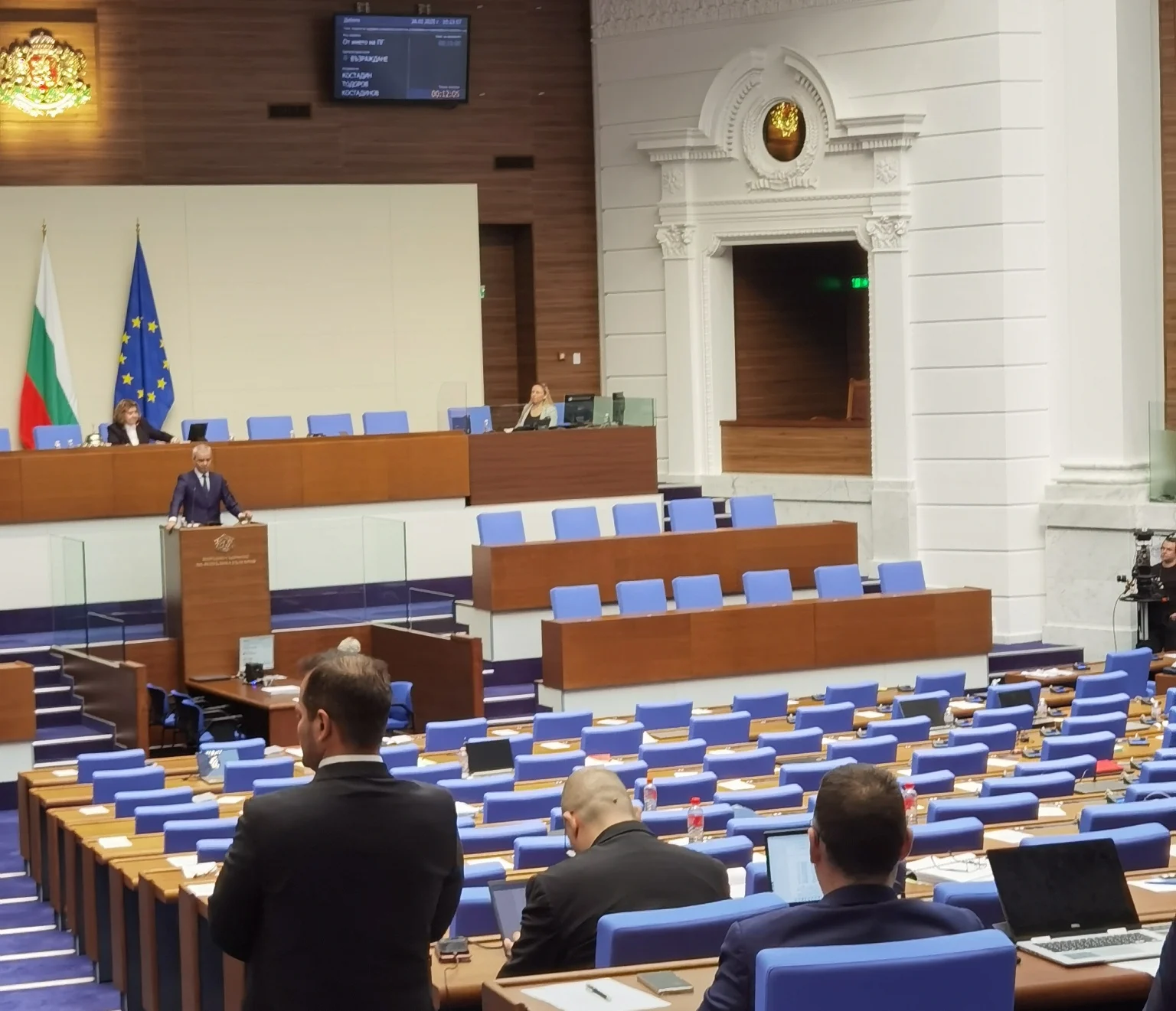 декларация, Възраждане, Костадинов, празна зала